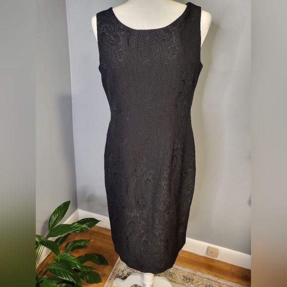 Kasper Black Paisley Textured Back Zipper Lined Sheath Cocktail  Dress - Size 8P - Picture 1 of 8